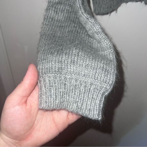 Grey Sweater w/Floral Embroidery (Medium) - Picture 4 of 6